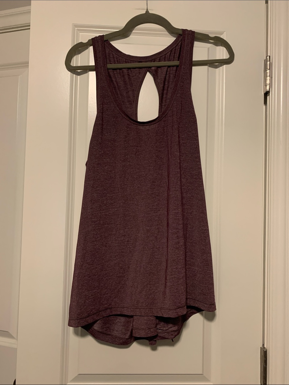 Lululemon Tank, est Sz 10, ptp 19in
Good Condition